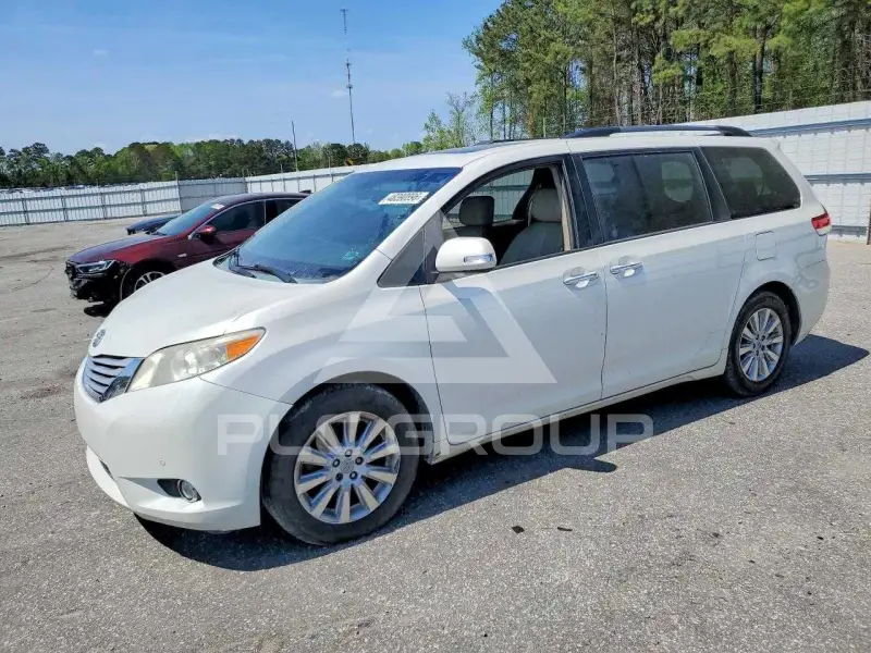 2013 Toyota SIENNA фото