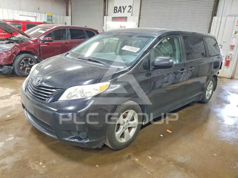 2013 Toyota SIENNA фото