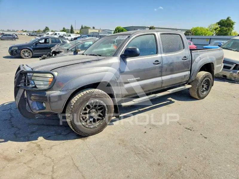 2013 Toyota TACOMA photo