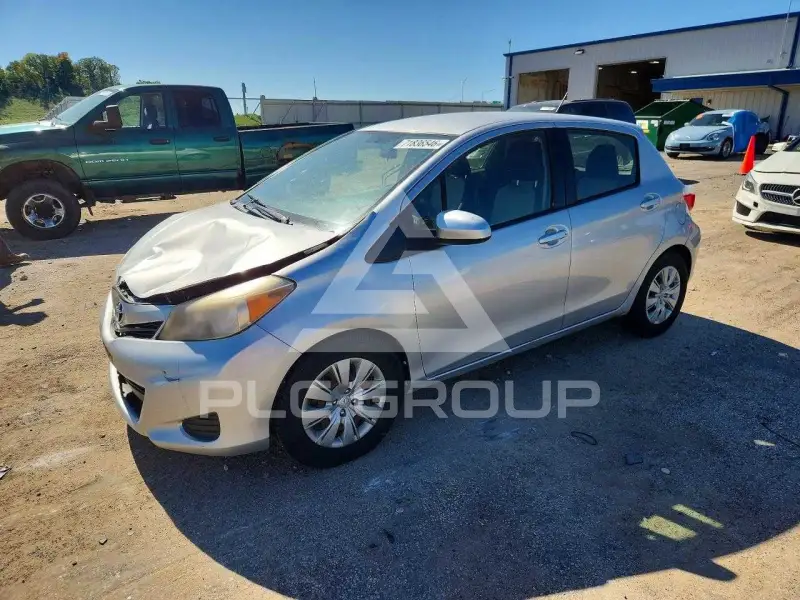 2013 Toyota YARIS фото