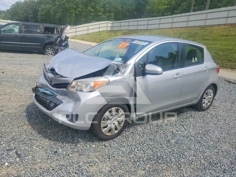 2013 Toyota YARIS photo