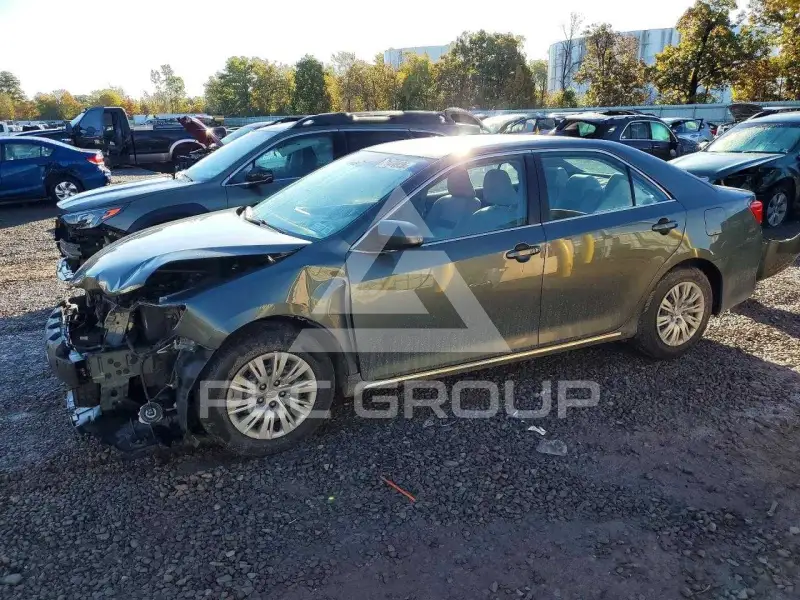 2013 Toyota CAMRY photo