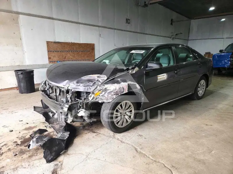 2013 Toyota CAMRY фото