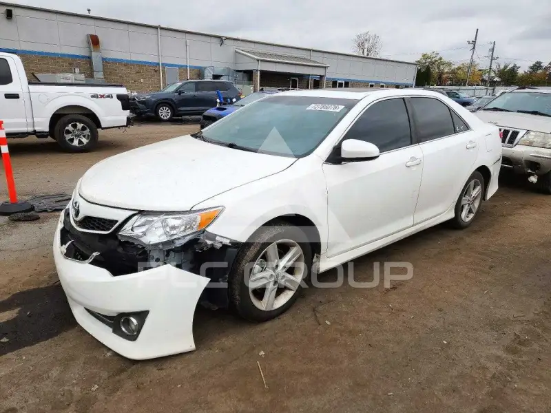 2013 Toyota CAMRY фото