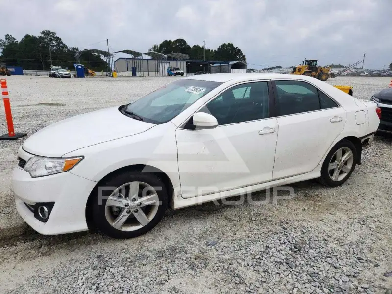2013 Toyota CAMRY фото