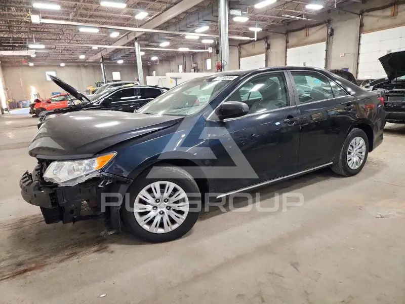 2013 Toyota CAMRY фото