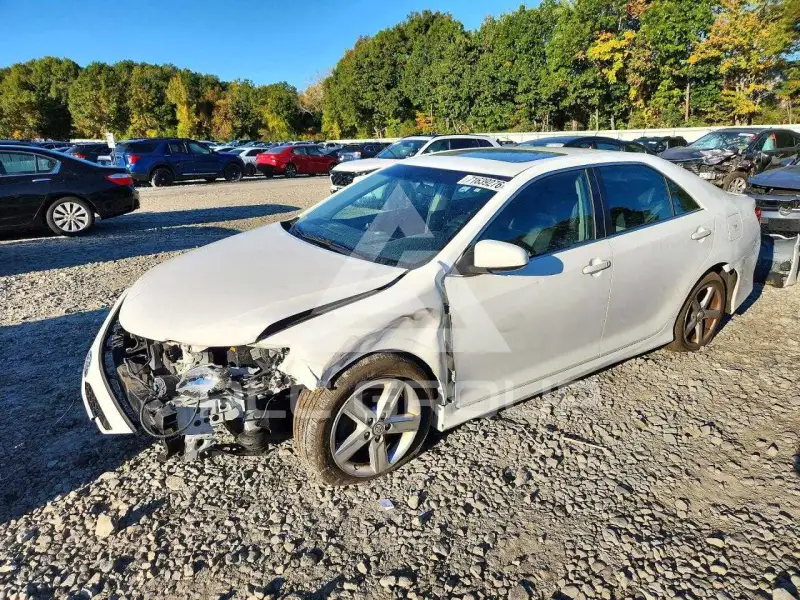 2013 Toyota CAMRY фото