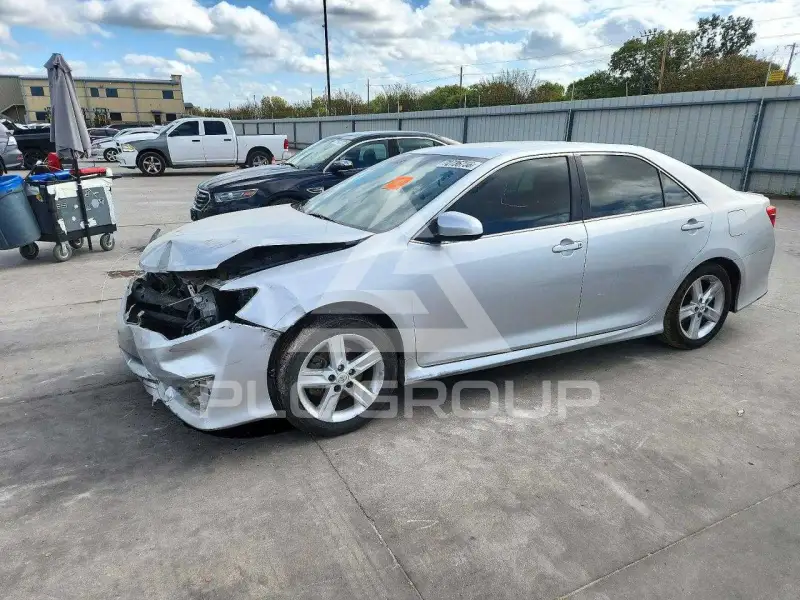 2013 Toyota CAMRY фото