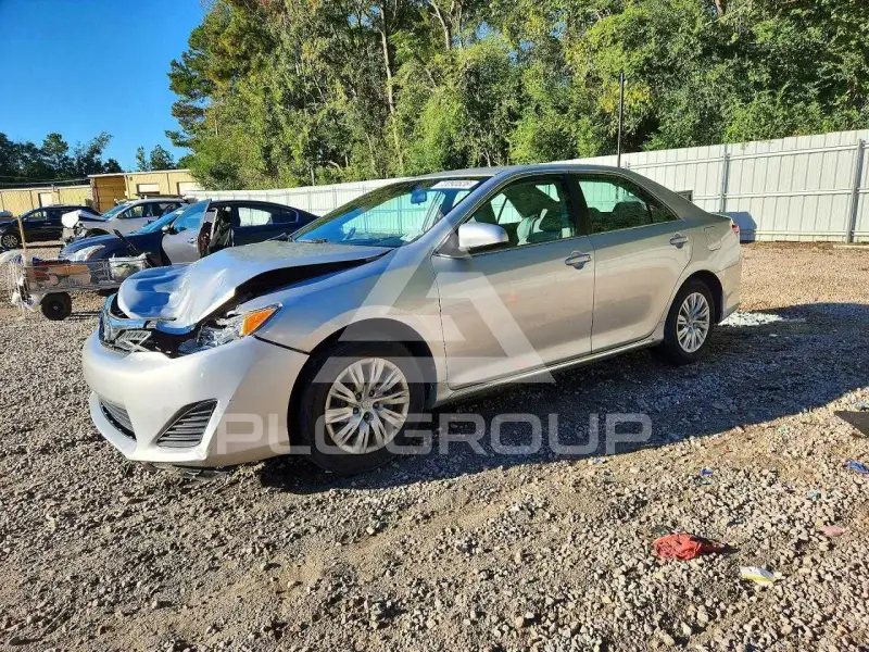 2013 Toyota CAMRY фото