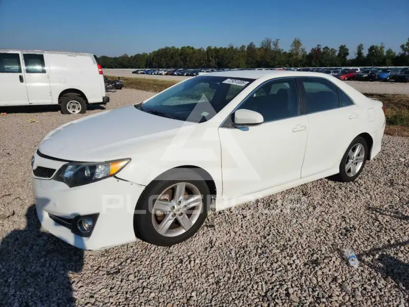 2013 Toyota CAMRY фото