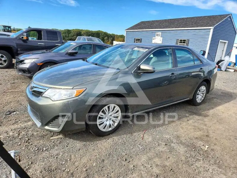 2013 Toyota CAMRY фото