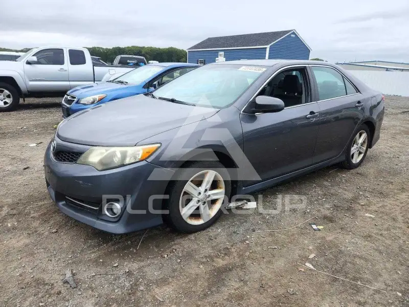 2013 Toyota CAMRY photo