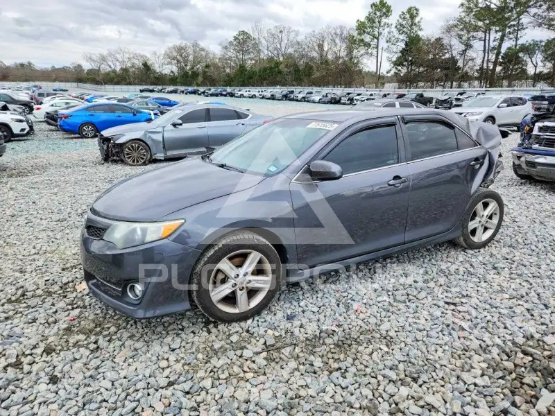 2013 Toyota CAMRY photo
