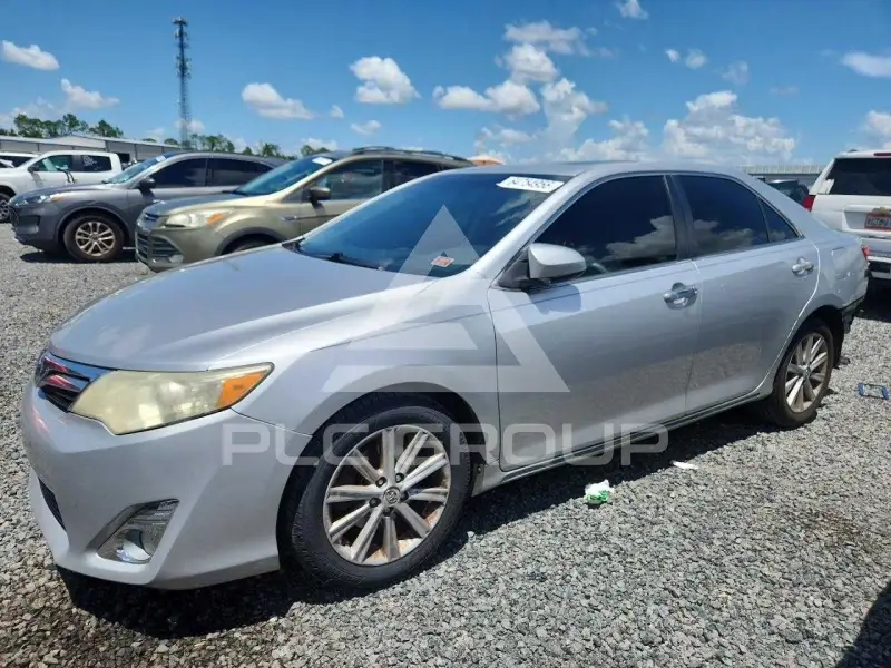 2013 Toyota CAMRY фото