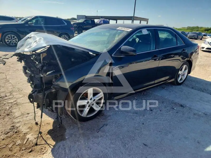 2013 Toyota CAMRY фото