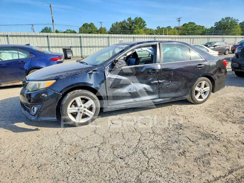 2013 Toyota CAMRY фото