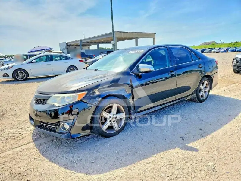 2013 Toyota CAMRY фото