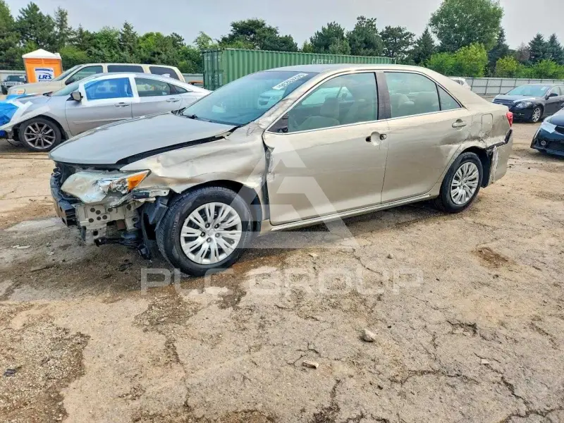 2013 Toyota CAMRY фото