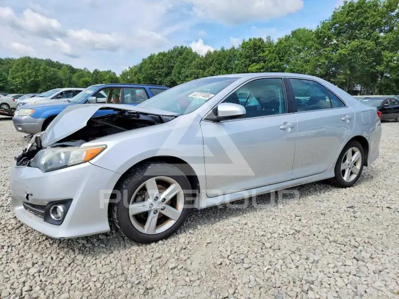 2013 Toyota CAMRY фото