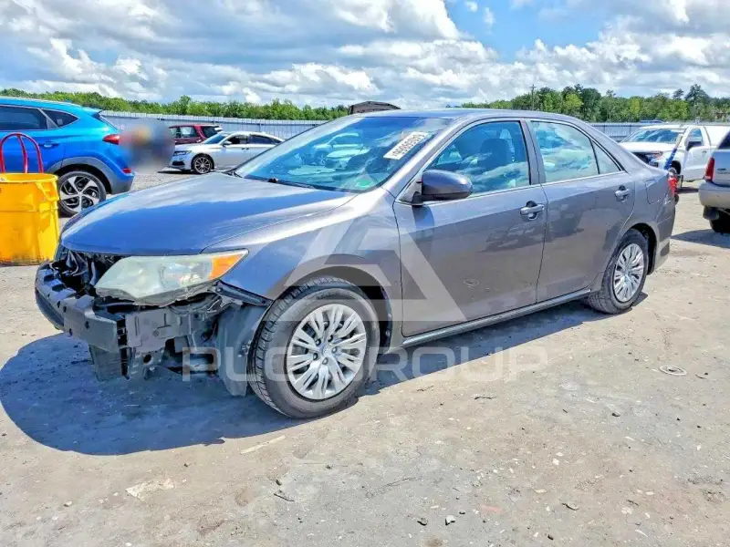 2013 Toyota CAMRY фото