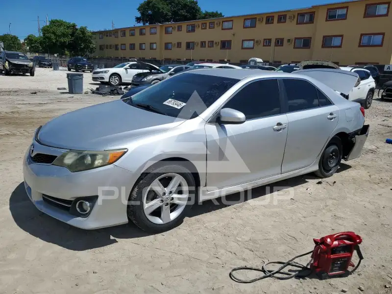 2013 Toyota CAMRY фото