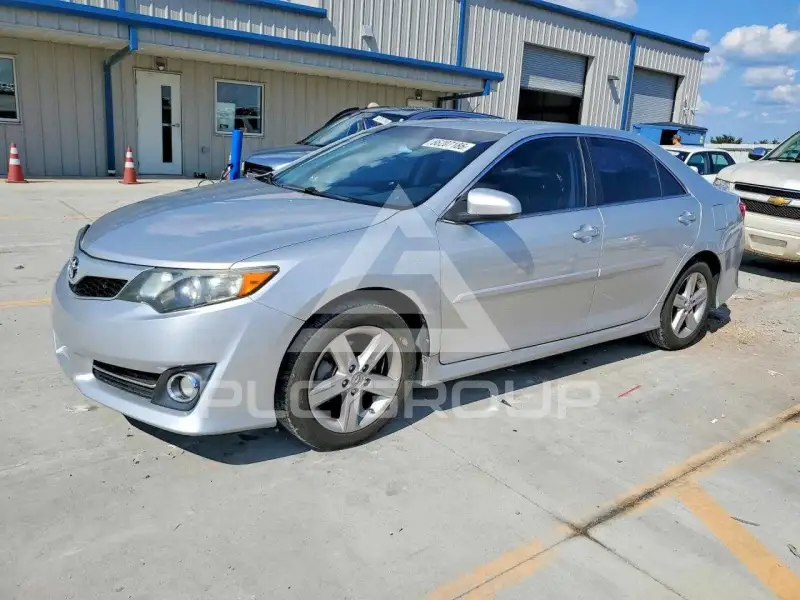 2013 Toyota CAMRY фото