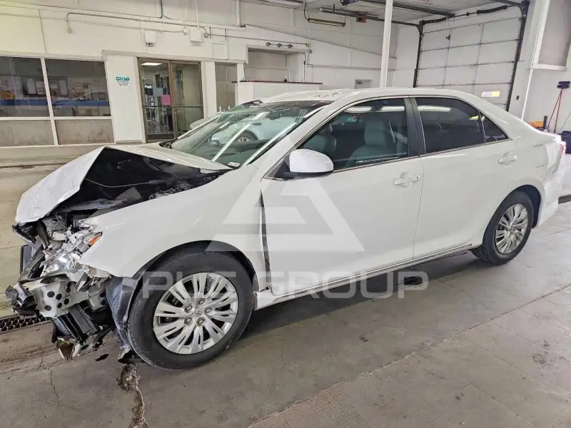 2013 Toyota CAMRY фото