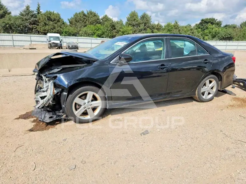 2013 Toyota CAMRY фото