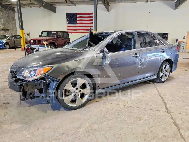 2013 Toyota CAMRY фото