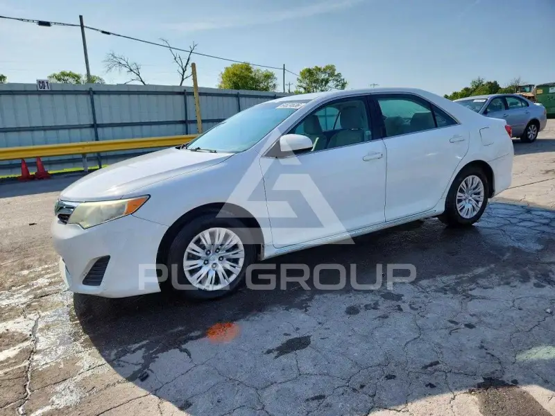 2013 Toyota CAMRY фото