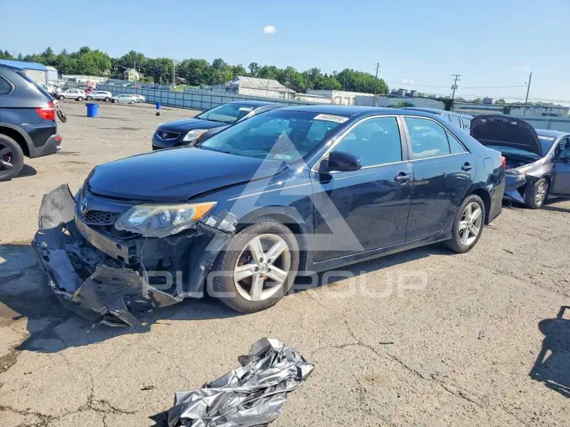 2013 Toyota CAMRY фото