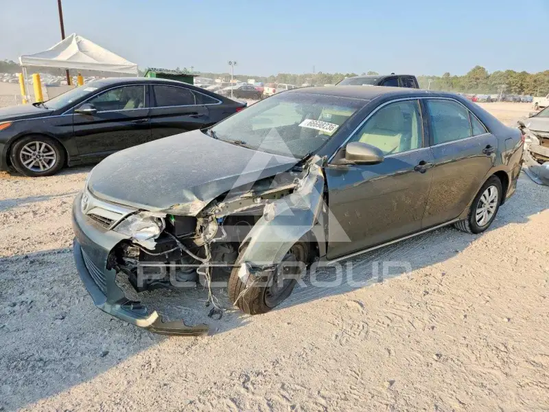 2013 Toyota CAMRY photo