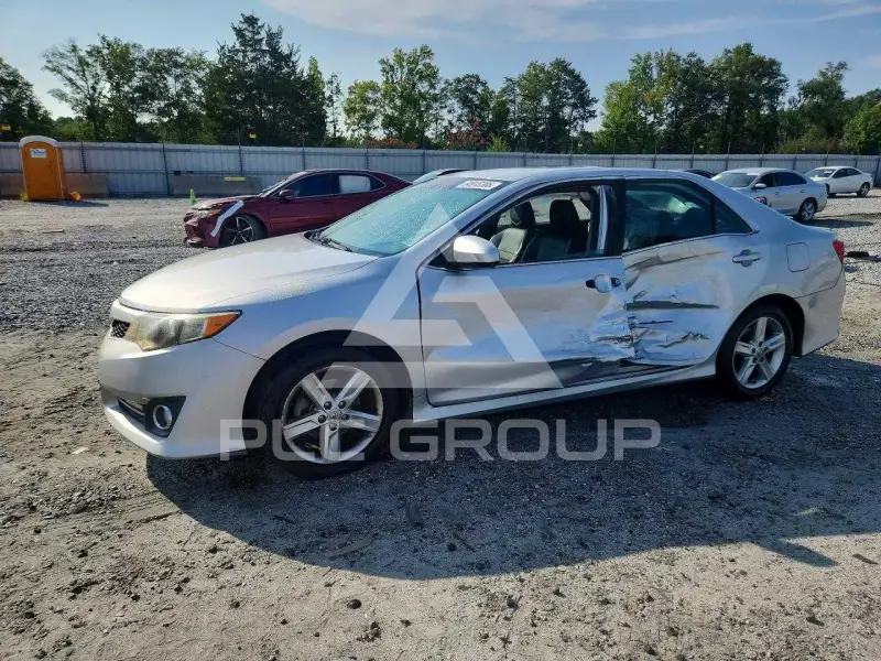 2013 Toyota CAMRY фото