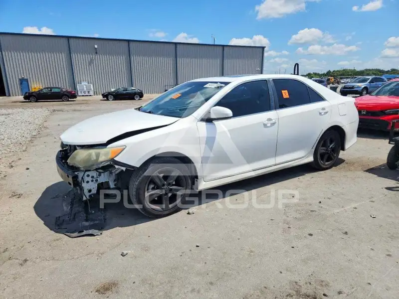 2013 Toyota CAMRY photo