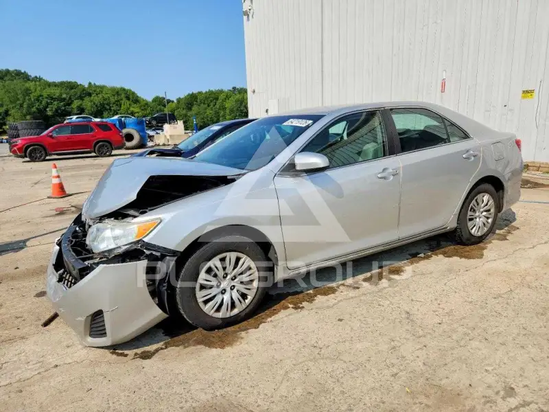 2013 Toyota CAMRY фото