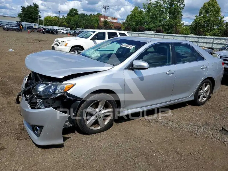 2013 Toyota CAMRY фото