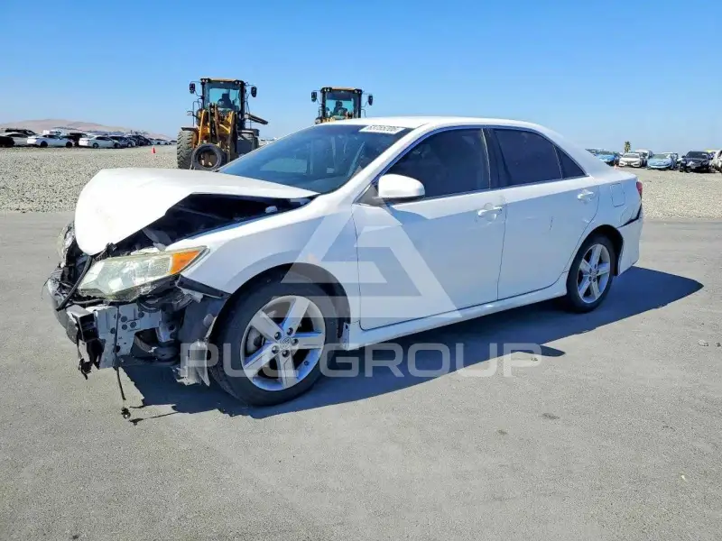 2013 Toyota CAMRY фото