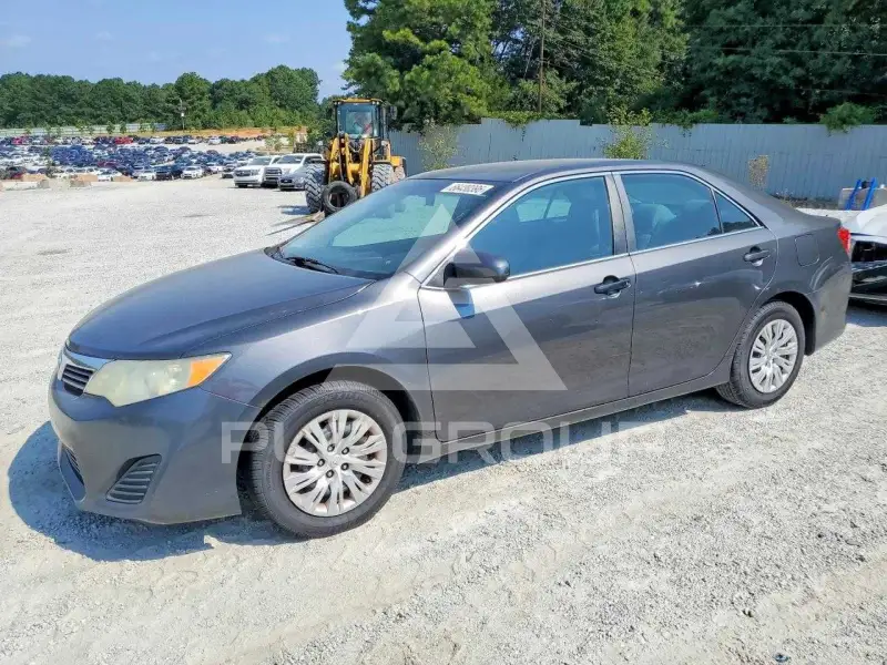 2013 Toyota CAMRY фото