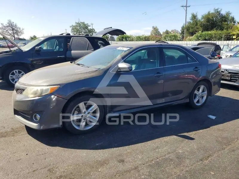 2013 Toyota CAMRY фото