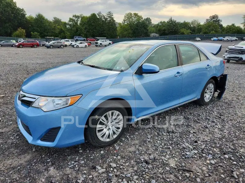 2013 Toyota CAMRY фото