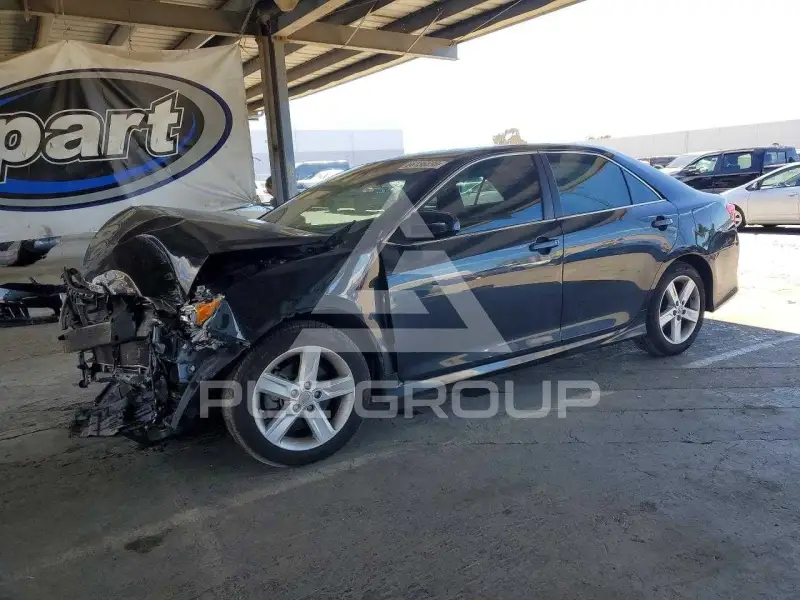 2013 Toyota CAMRY фото