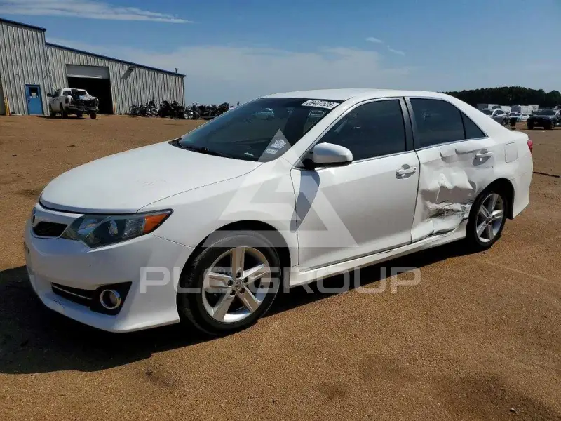 2013 Toyota CAMRY фото