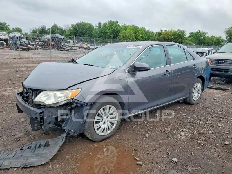 2013 Toyota CAMRY фото