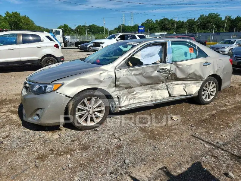 2013 Toyota CAMRY фото