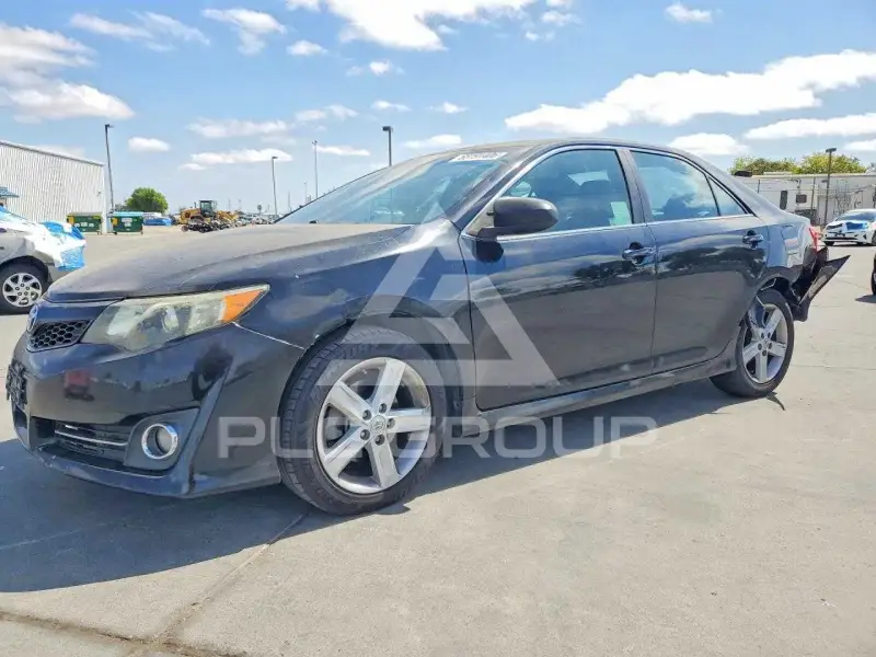 2013 Toyota CAMRY фото