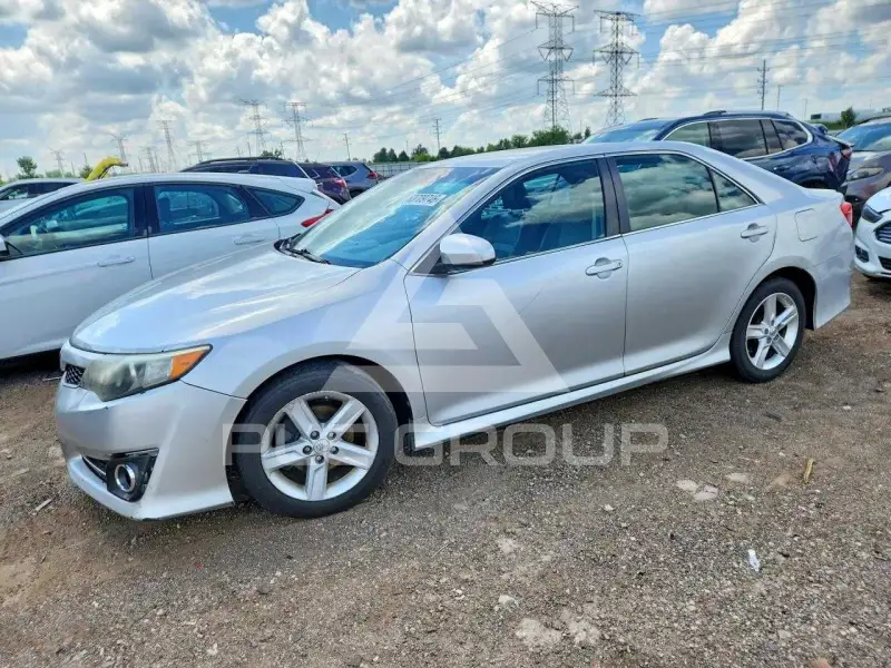 2013 Toyota CAMRY фото