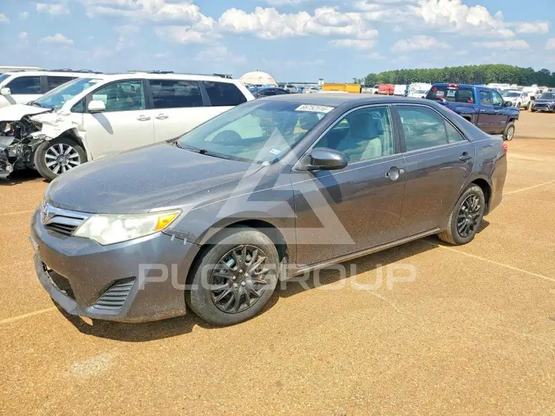 2013 Toyota CAMRY фото