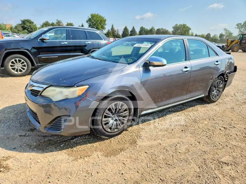 2013 Toyota CAMRY фото