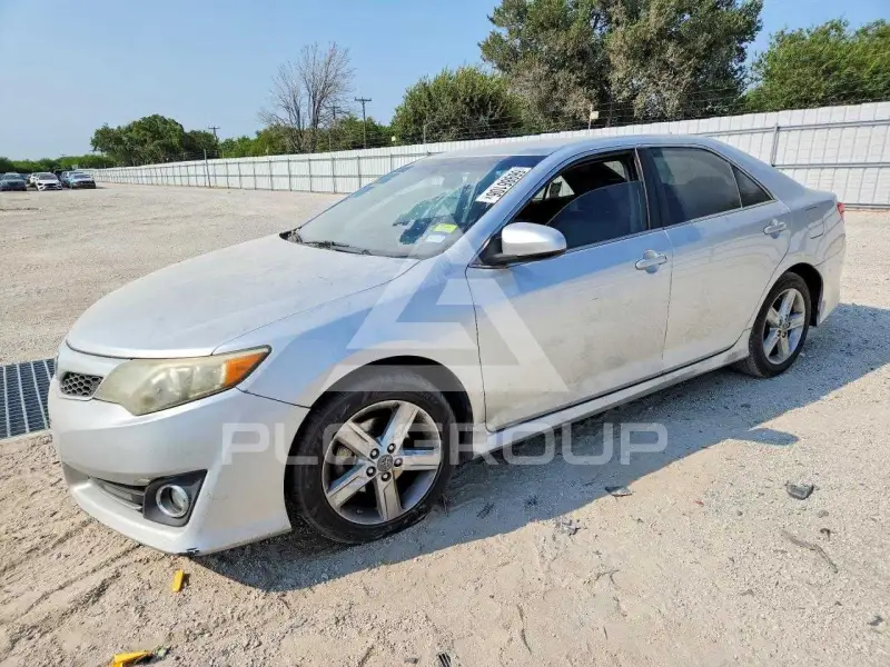 2013 Toyota CAMRY фото