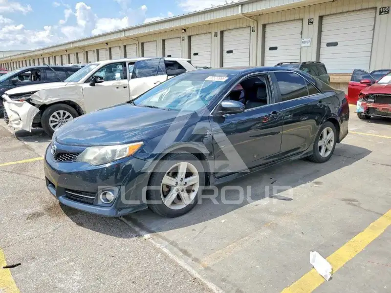 2013 Toyota CAMRY фото